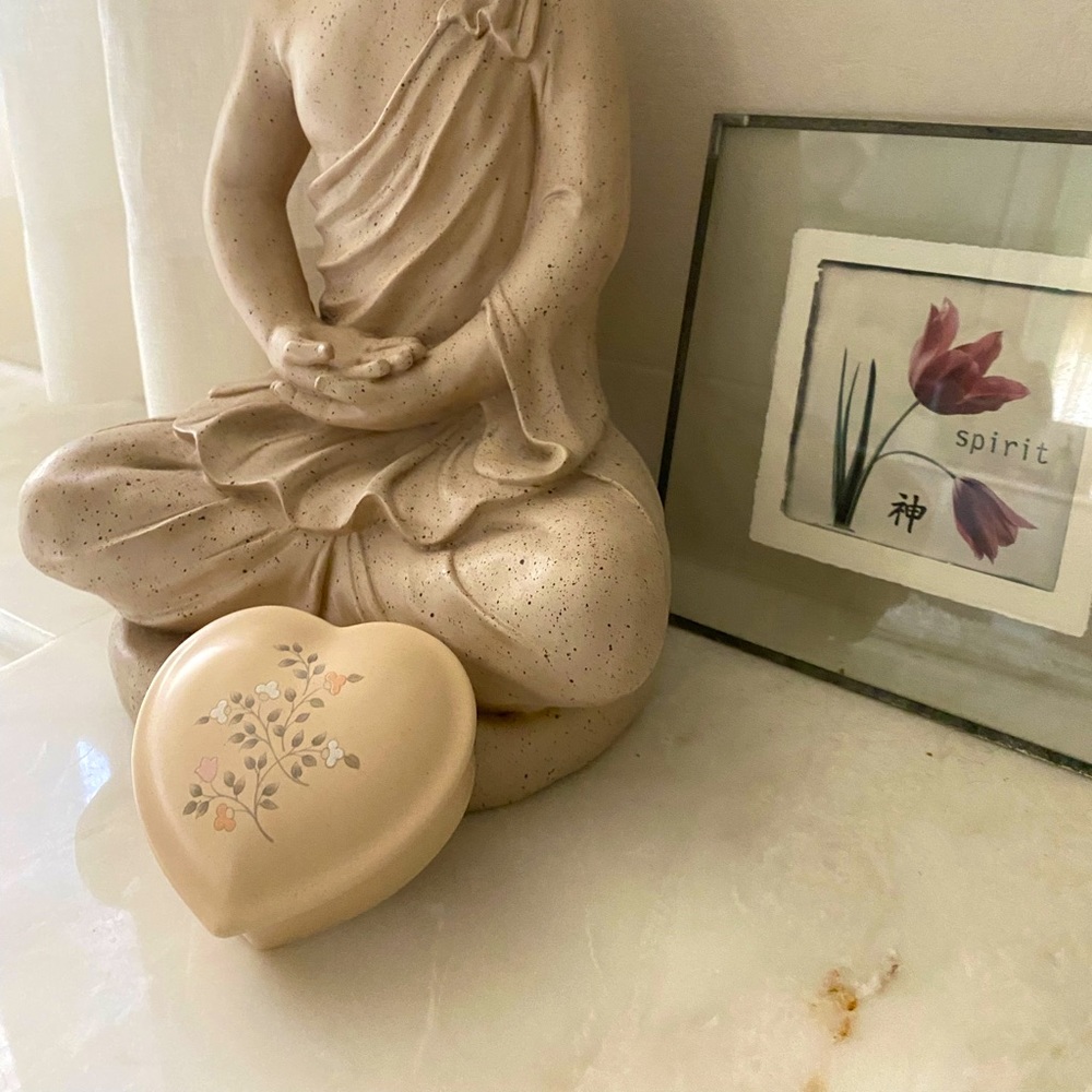 Retired Pfaltzgraff pattern trinket box